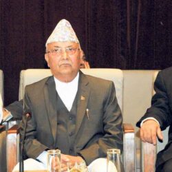 प्रचण्ड- नेपाल र ओली समुहको वैठक छुट्टाछुट्टै ठाउमा वस्दै