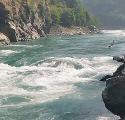 टिकटक बनाउने क्रममा सेती नदीमा खसेर एक किशोरी बेपत्ता