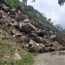 वर्षाले कर्णाली राजमार्ग अवरुद्ध