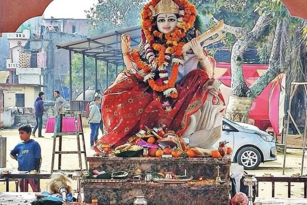 आज सरस्वती पुजा विद्याकी देवी सरस्वतीको पूजाआराधना गरी मनाइँदै
