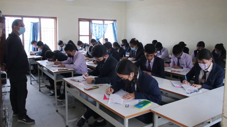 धनुषाको एक परीक्षा केन्द्रमा  नेपालीको ठाउँमा विज्ञान विषयको प्रश्नपत्र पुग्यो