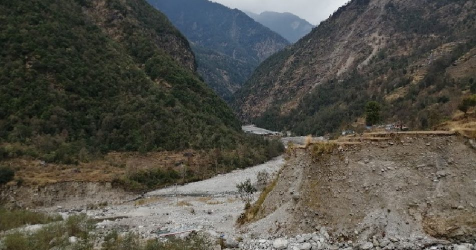 खोलामा अवैध उत्खनन् हुँदा दाङका किसान चिन्तित