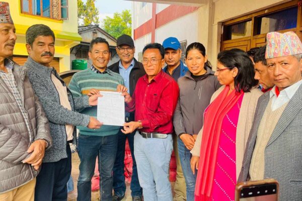 जाजरकोटका भुकम्प प्रभावितलाई एमाले बाँकेले बुझायो राहत
