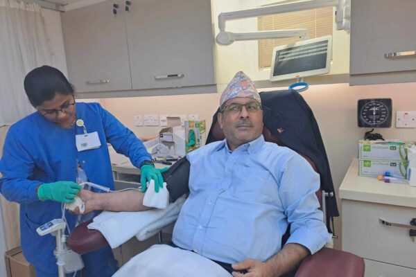 नेपाली राजदूतावास कतारमा ८० जनाले गरे रक्तदान